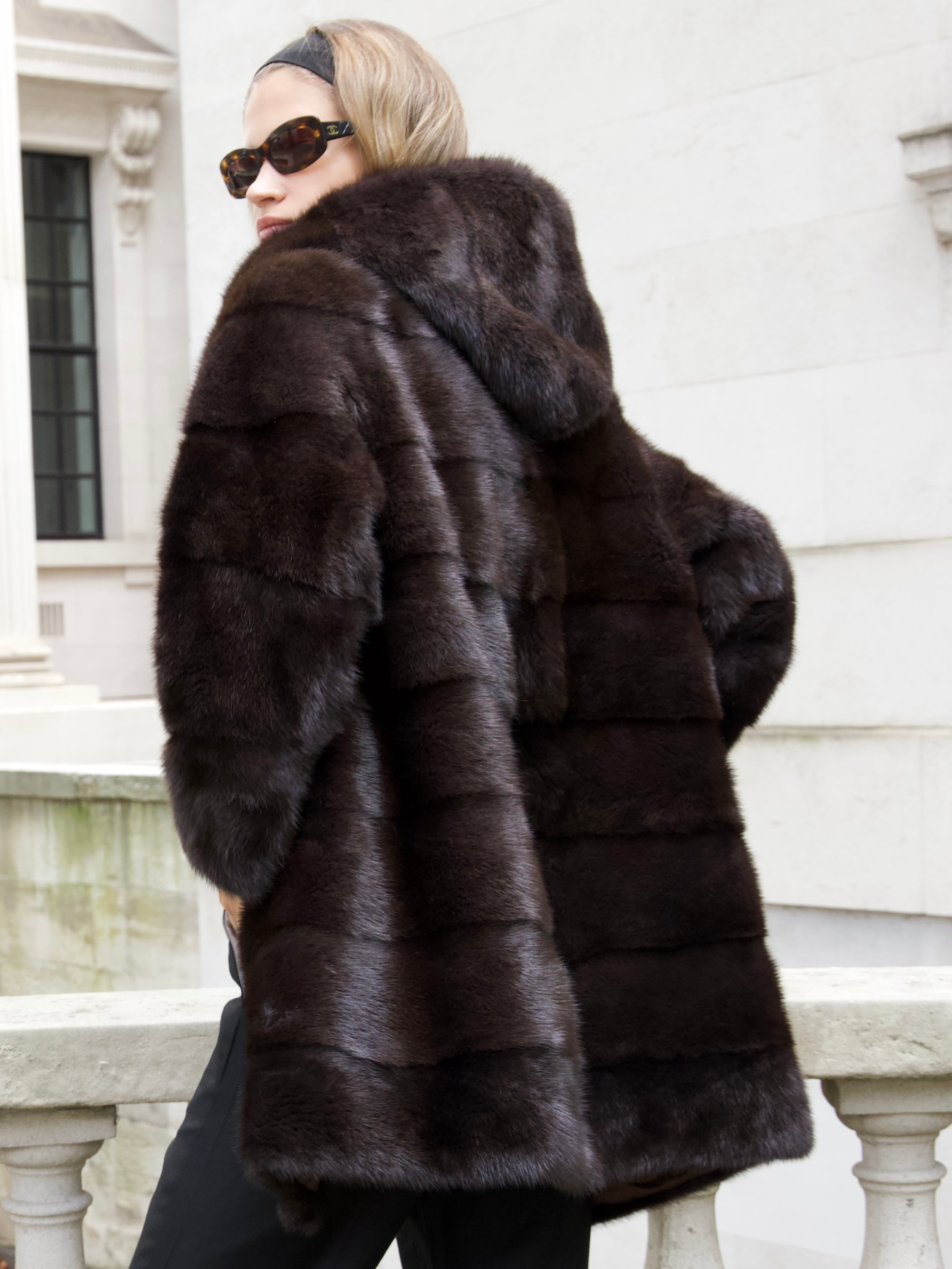 The Hooded Jona Coat Taupe Brown – L.Cuppini